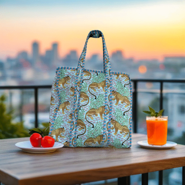 Pastel blue leopard print tote bag with zipper - Image 3