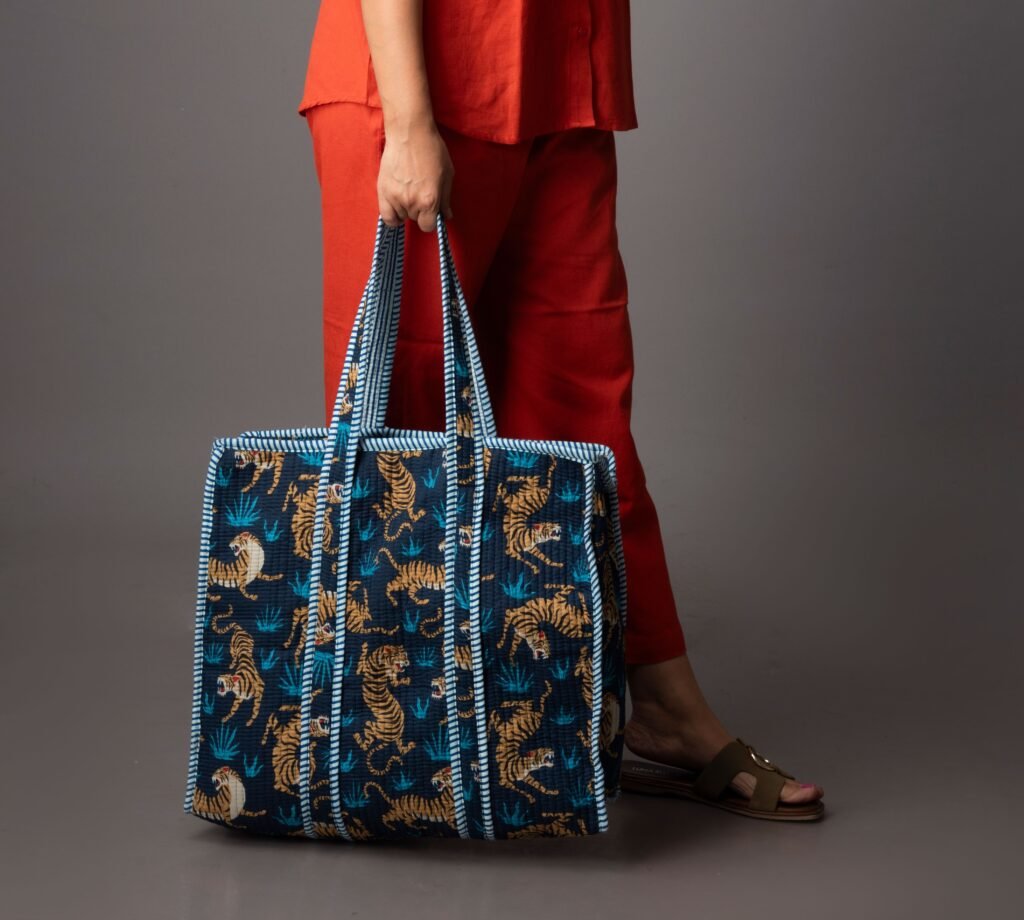 Fierce Tiger tote bag with zipper