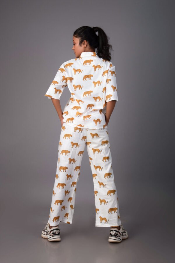 LEOPARD LUXE:WILD WHITE CHIC COTTON CO-ORD SET WITH POCKET PANTS - Image 3